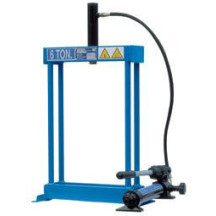 152 - PRESSA IDRAULICA DA BANCO 6 Ton.