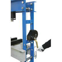 P001/45 - PRESSA IDRAULICA MANUALE E PNEUMATICA